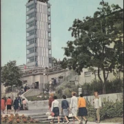 AK Berlin, Der Müggelturm, Besucher, gelaufen 1965