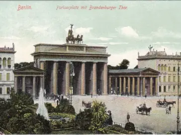 AK Berlin, Pariserplatz mit Brandenburger Tor, ungelaufen