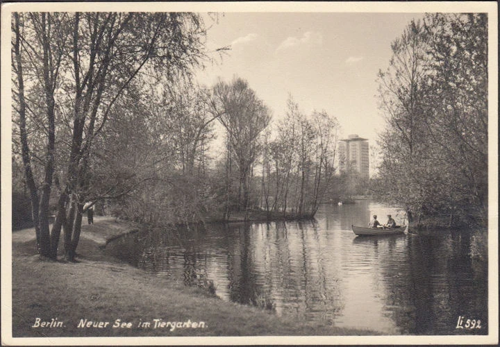 AK Berlin, Neuer See im Tiergarten, Ruderboot, gelaufen 1957