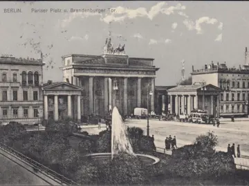 AK Berlin, Pariser Platz, Brandenburger Tor, Straßenbahn, gelaufen 1913