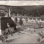 AK Freudenstadt, Stadthaus und Kirche, gelaufen 1956