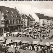 AK Freiburg, Marktplatz, Marktstände, Weinstube, gelaufen 1973