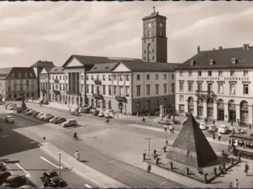 AK Karlsruhe, Städtische Sparkasse, Marktplatz, Straßenbahn, gelaufen 1959