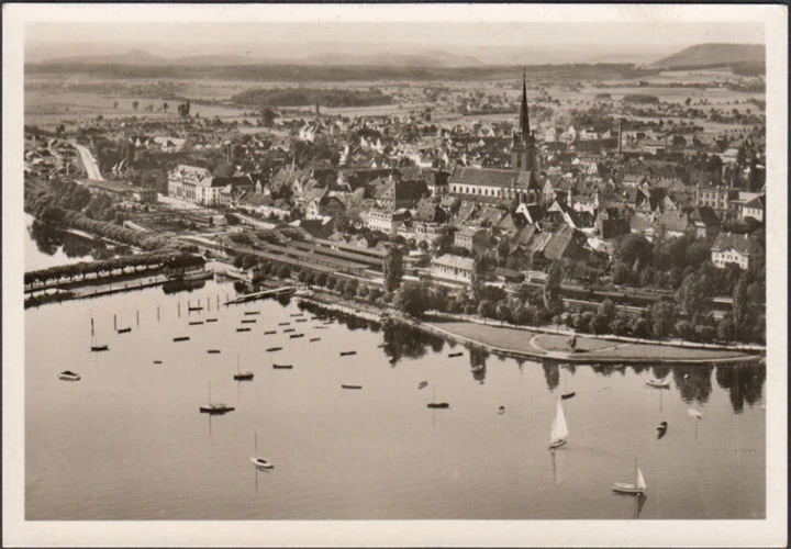 AK Radolfzell, Fliegeraufnahme, Stadtansicht, Kirche, Segelboote, gelaufen 1955