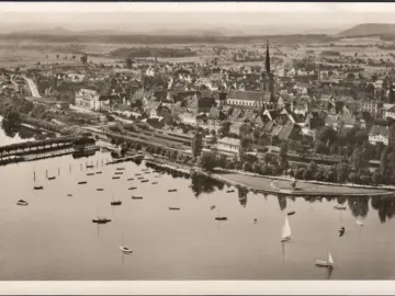 AK Radolfzell, Fliegeraufnahme, Stadtansicht, Kirche, Segelboote, gelaufen 1955