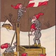 AK Dänemark, Glaedelig Jul, Zwerge hissen Flagge, Julen 1918, gelaufen 1918