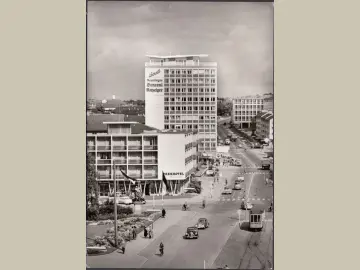 AK Reutlingen, Parkhotel, Straßenbahn, Hochhaus, gelaufen 1966